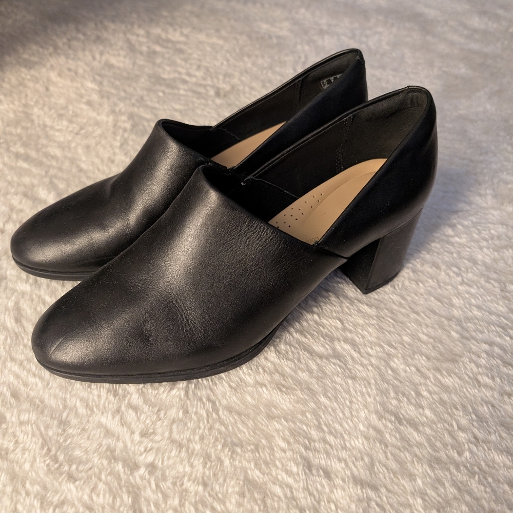 SOLD - Clarks black women's dress shoes